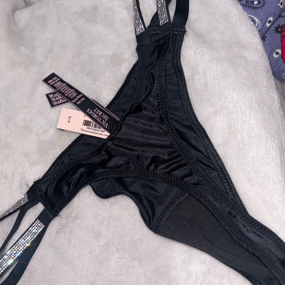 Victoria Secret - Picture 3 of 4